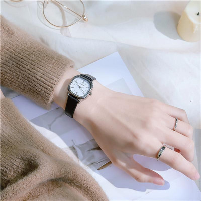 Nahast rihmaga naiste käekell - mitut värvi