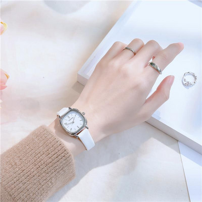 Nahast rihmaga naiste käekell - mitut värvi