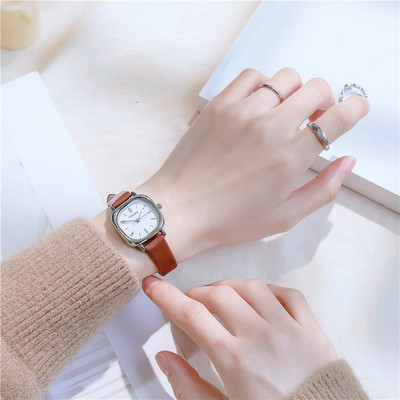 Nahast rihmaga naiste käekell - mitut värvi