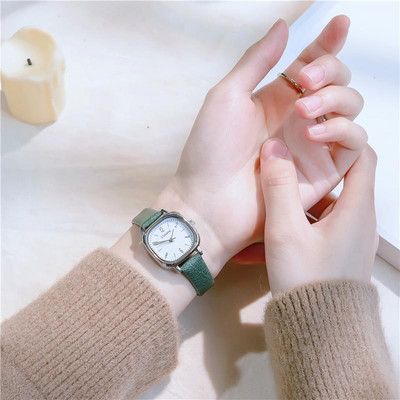 Nahast rihmaga naiste käekell - mitut värvi