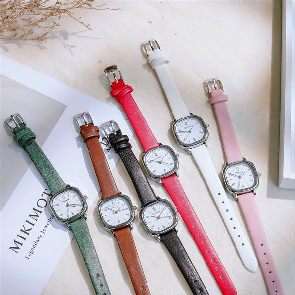 Nahast rihmaga naiste käekell - mitut värvi