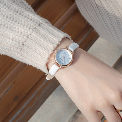 Elegantan ženski sat s remenom od eko kože