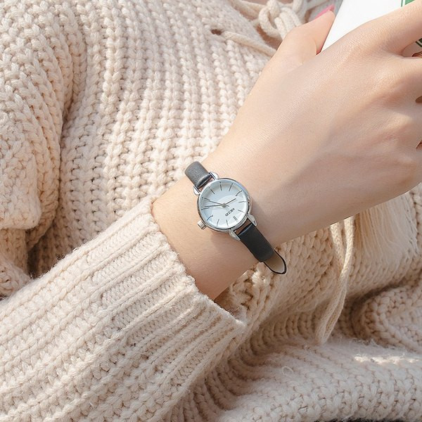 Elegantan ženski sat s remenom od eko kože