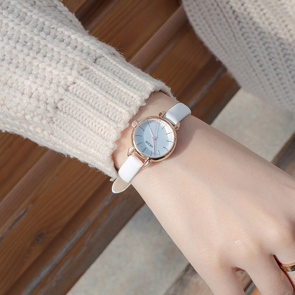 Elegantan ženski sat s remenom od eko kože