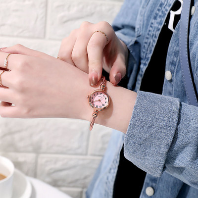 Moteriškas laikrodis – apyrankės tipo