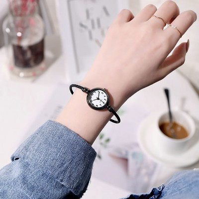 Moteriškas laikrodis – apyrankės tipo