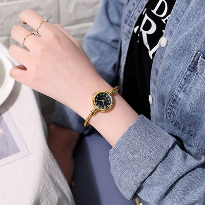 Moteriškas laikrodis – apyrankės tipo