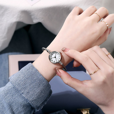 Moteriškas laikrodis – apyrankės tipo