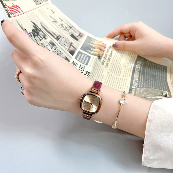 Kuldsete elementidega veekindel naiste käekell