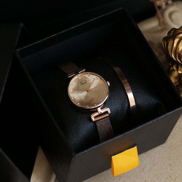 Ženski elegantni sat s kamenčićima