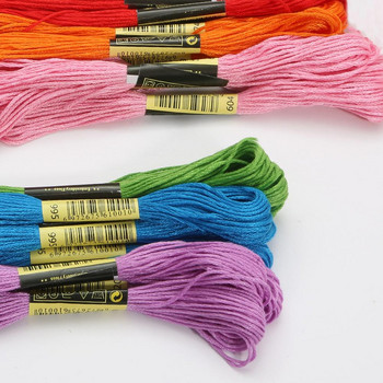 Νέα άφιξη 50 τεμ./παρτίδα Μίξ χρωμάτων Βαμβακερά κουβάρια ραπτικής με σταυροβελονιά Κεντήματα κλωστής νήμα κιτ για εργαλεία ραπτικής για DIY
