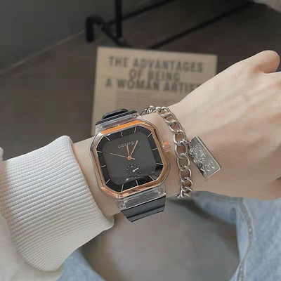 Ретро дамски часовник с квадратна форма и силиконова каишка