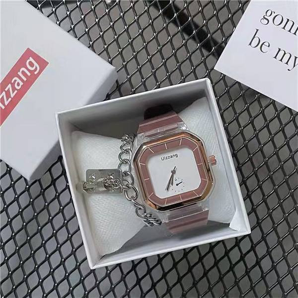 Retro ženski sat četvrtastog oblika sa silikonskim remenom