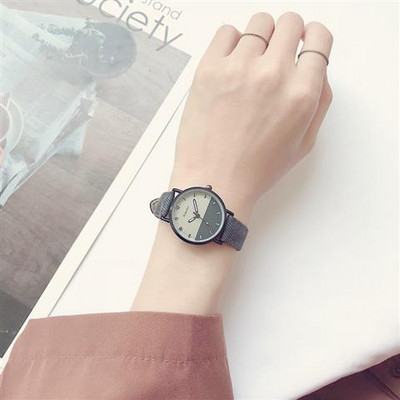 Naiste retro ümmarguse sihverplaadiga käekell