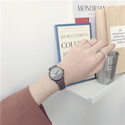 Naiste retro ümmarguse sihverplaadiga käekell