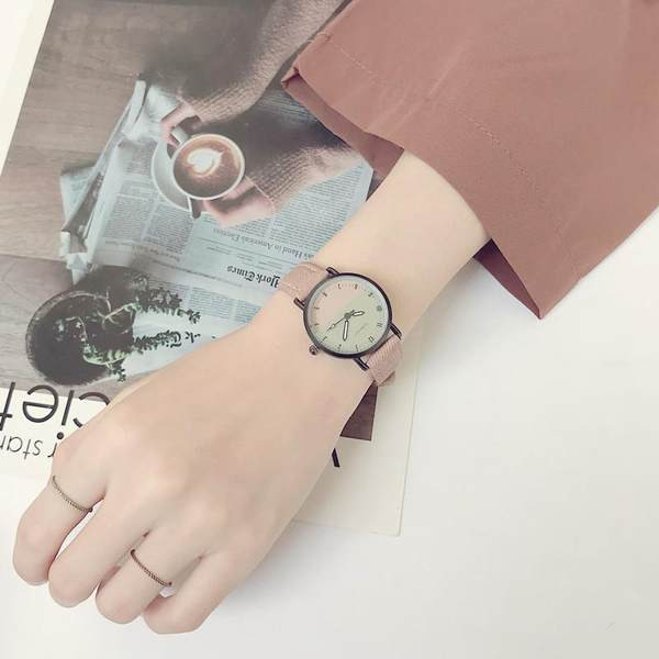 Naiste retro ümmarguse sihverplaadiga käekell