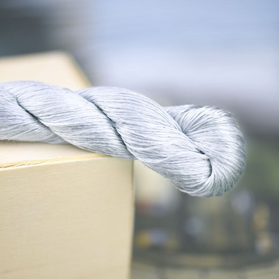 siidist tikkimisniit / 100% siidist niit /käsitsi tikkimine ristpistes / ftalosinine / 8 puhast värvi