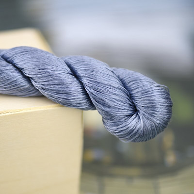 siidist tikkimisniit / 100% siidist niit /käsitsi tikkimine ristpistes / ftalosinine / 8 puhast värvi