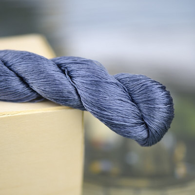 siidist tikkimisniit / 100% siidist niit /käsitsi tikkimine ristpistes / ftalosinine / 8 puhast värvi