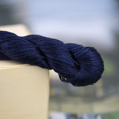 siidist tikkimisniit / 100% siidist niit /käsitsi tikkimine ristpistes / ftalosinine / 8 puhast värvi