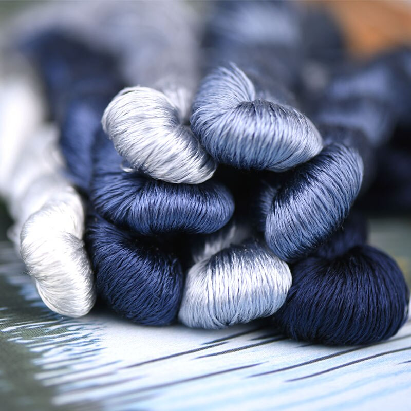 siidist tikkimisniit / 100% siidist niit /käsitsi tikkimine ristpistes / ftalosinine / 8 puhast värvi