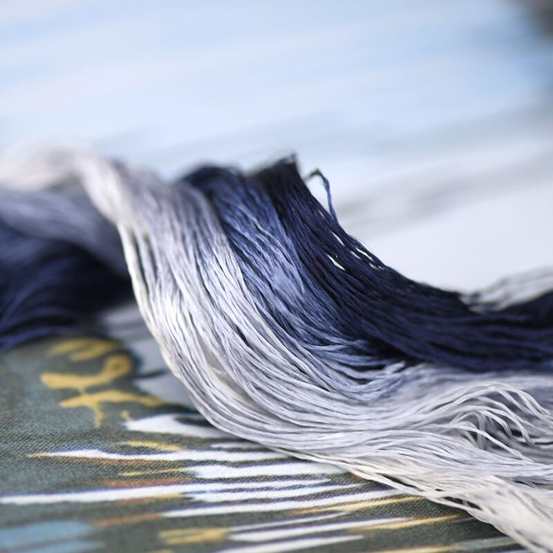 siidist tikkimisniit / 100% siidist niit /käsitsi tikkimine ristpistes / ftalosinine / 8 puhast värvi