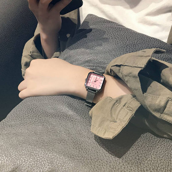 Дамски елегантен квадратен часовник в сребрист цвят 