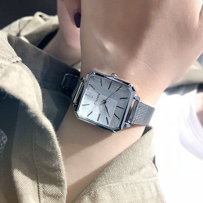 Γυναικείο κομψό τετράγωνο ρολόι σε ασημί χρώμα