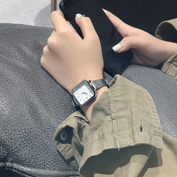 Γυναικείο κομψό τετράγωνο ρολόι σε ασημί χρώμα