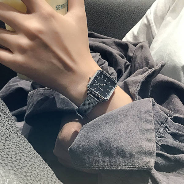 Γυναικείο κομψό τετράγωνο ρολόι σε ασημί χρώμα