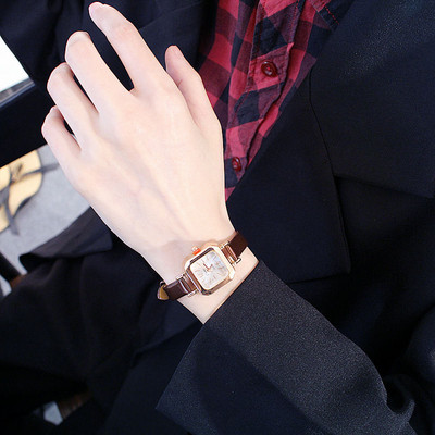 Γυναικείο τετράγωνο ρολόι - με δερμάτινο λουράκι