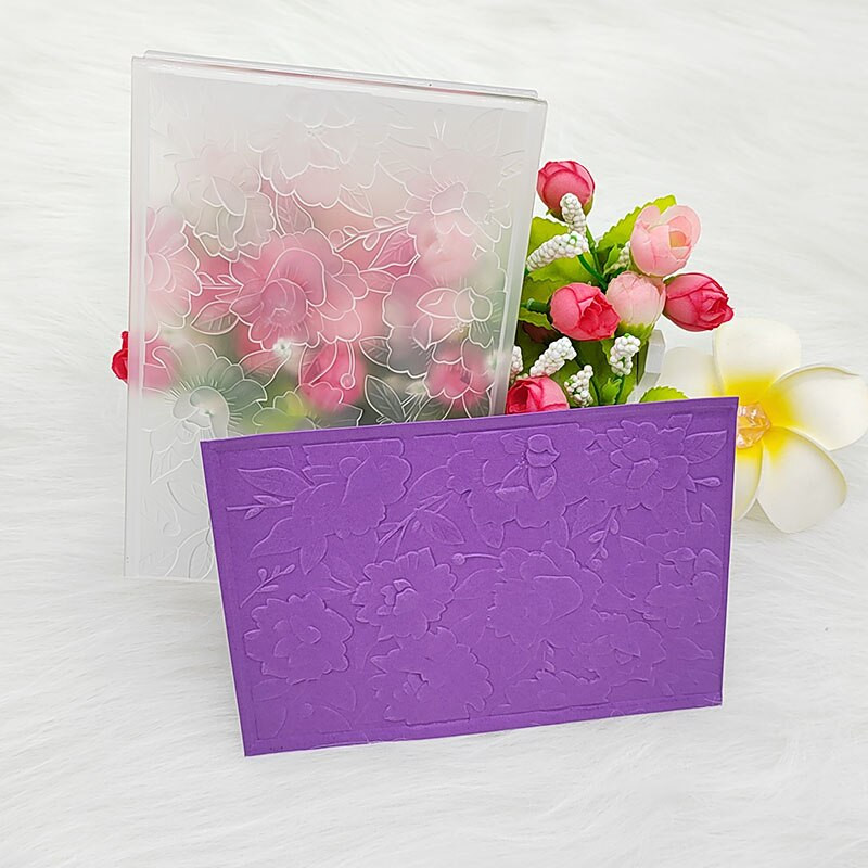 2022. Nova rascvjetana 3d reljefna mapa za ručno izrađene ciglene zidove, šljunak, listovi i slova, pozadina, čestitka, utorak