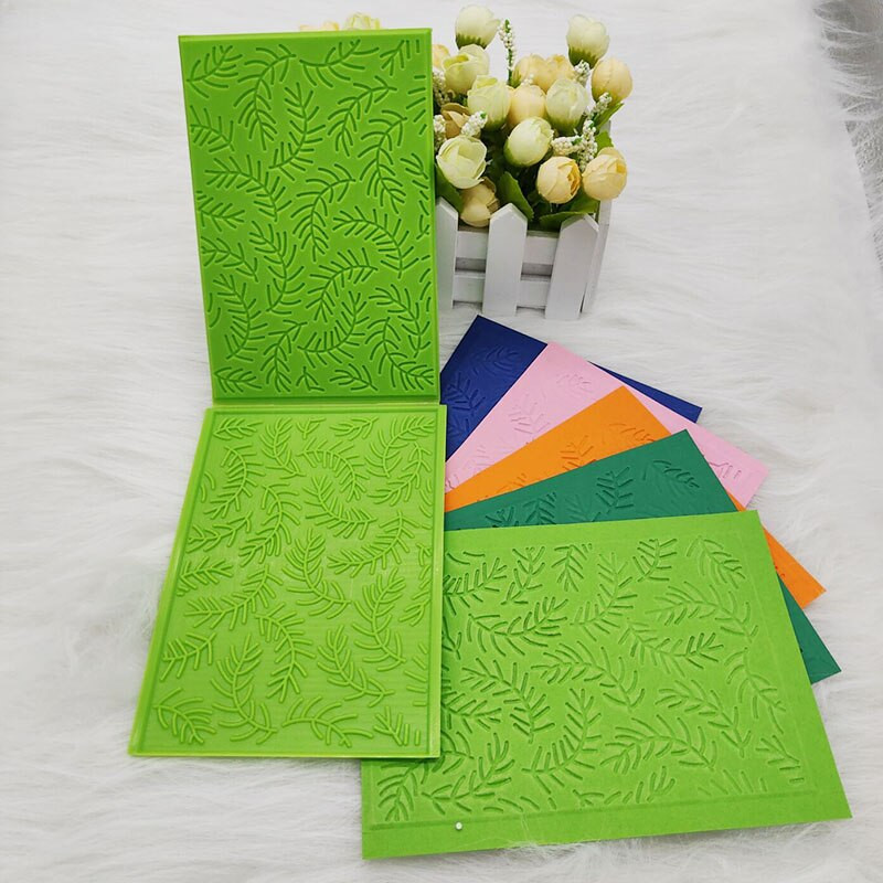 2022. aasta uut 3D reljeefset dendriitreljeeftahvlit kasutatakse isetehtud reljeeftrükkimise protsessis, et muuta mustritaust õnnitluskaardi jäägid