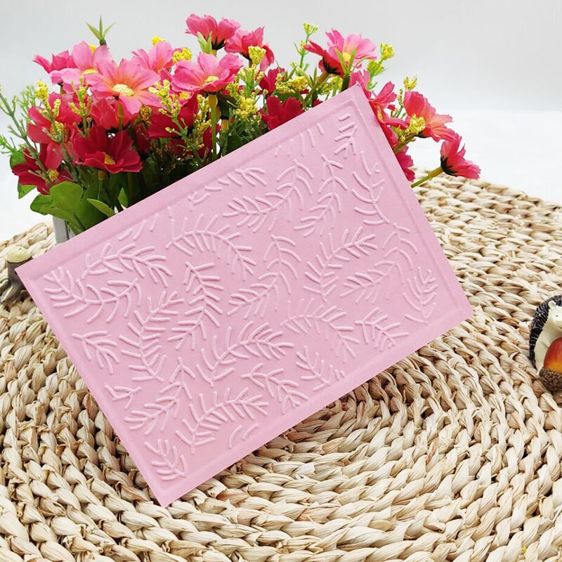 2022. aasta uut 3D reljeefset dendriitreljeeftahvlit kasutatakse isetehtud reljeeftrükkimise protsessis, et muuta mustritaust õnnitluskaardi jäägid