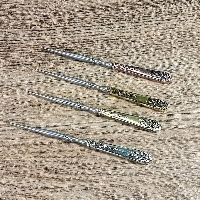 Retro ümmarguse auguga punane iidne hõbedane tiib 12 cm punane iidne tiib ja hõbedane tiib meisterdamiseks tikkimiseks.