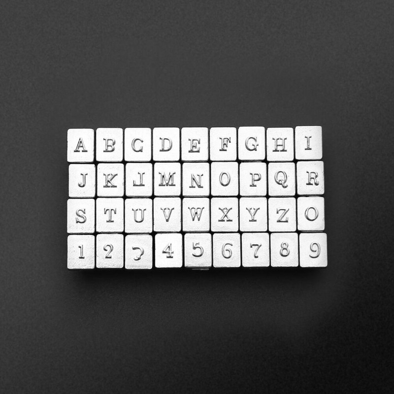 36 tk. Süsinikterasest tähestiku number, nahast templite stantsimiskomplekt isetegemise teel, graveerimine, naha käsitöötööriist metallist kaubamärgiga trükivorm