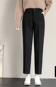 Moodsad taskutega püksid naistele