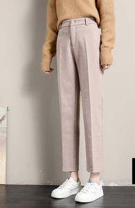 Moodsad taskutega püksid naistele