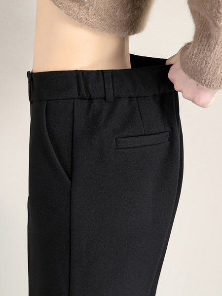 Moodsad taskutega püksid naistele