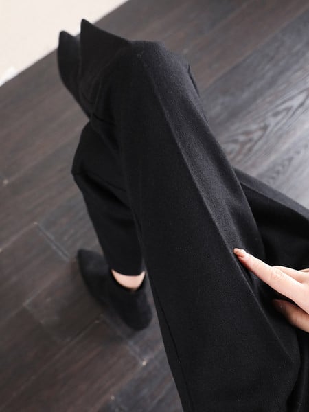 Novi model ženskih hlača sa džepovima - crne i sive boje