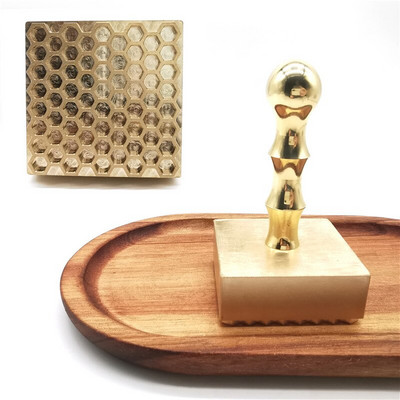 Honeycomb Design Bar Ice Stamp Brass Emboss Stamper Stamping Cocktails Whisky DIY Art Icecube 5x5cm με σκάλισμα λαβής