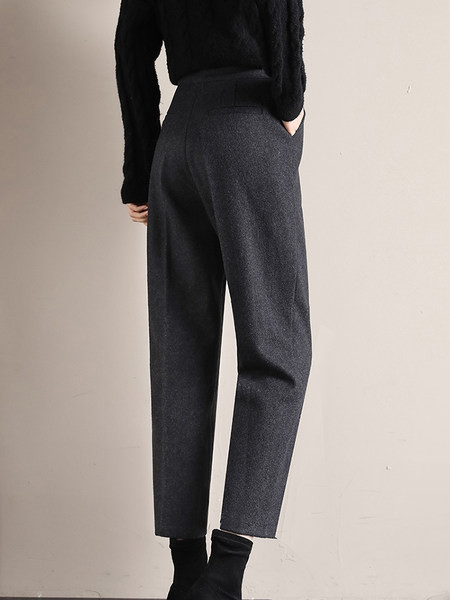 Sügis-talvised naiste püksid kahes värvitoonis