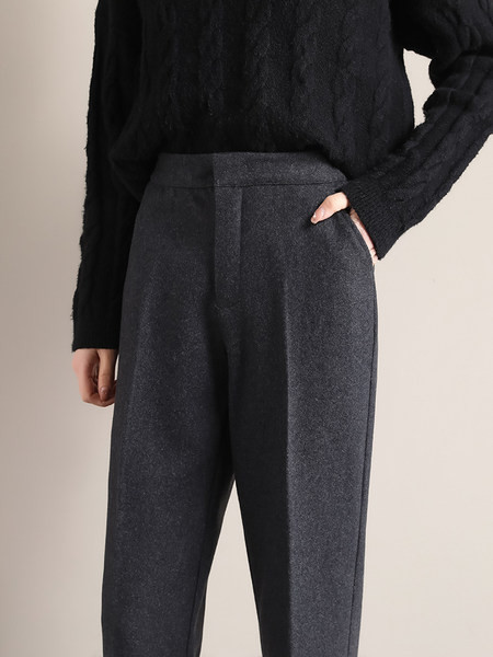 Sügis-talvised naiste püksid kahes värvitoonis