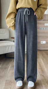 Laiade säärede ja paeltega naiste spordipüksid