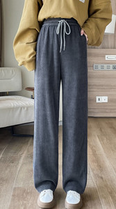 Laiade säärede ja paeltega naiste spordipüksid