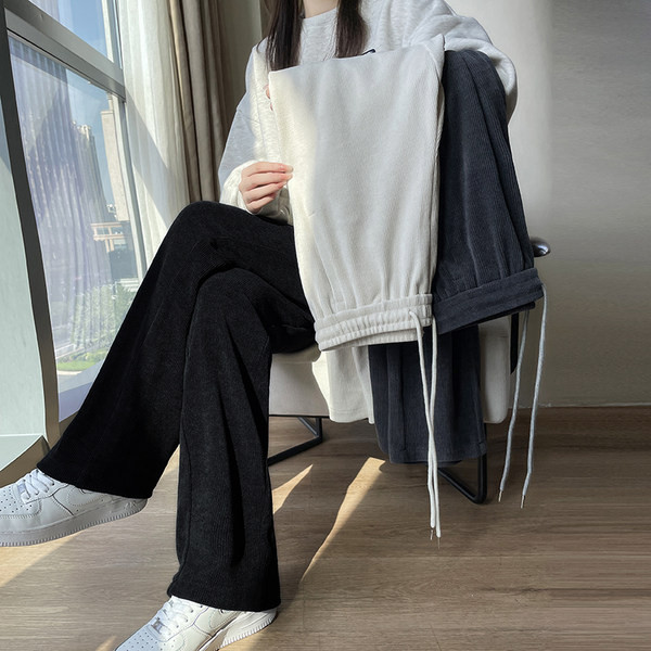 Laiade säärede ja paeltega naiste spordipüksid