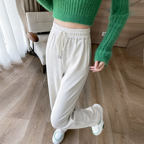 Laiade säärede ja paeltega naiste spordipüksid