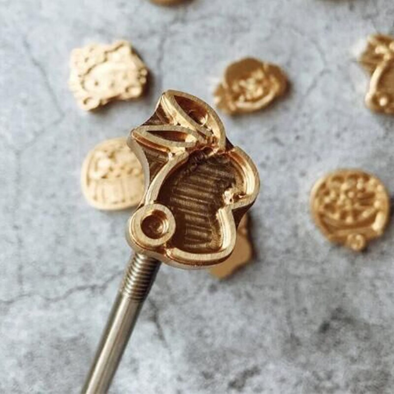 Kohandatud disainiga logo tempel roostevabast terasest käepidemega vaskvorm, mis sobib taimpargitud trükinaha jaoks