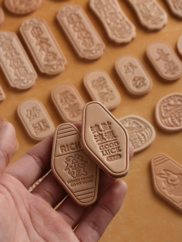 Esmane taimparkimine Kolmemõõtmeline nahast ripats vasest sõrmuse kohandatud logo saatmiseks