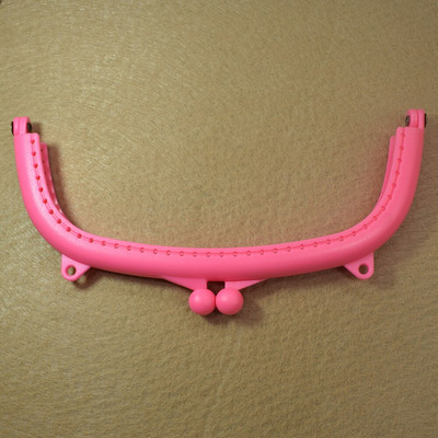 Plastični okvir torbice od smole u boji slatkiša od smole od 16 cm s rupom za torbu za torbu u mješovitim bojama, veleprodaja slatkog ženskog okvira torbice „uradi sam“